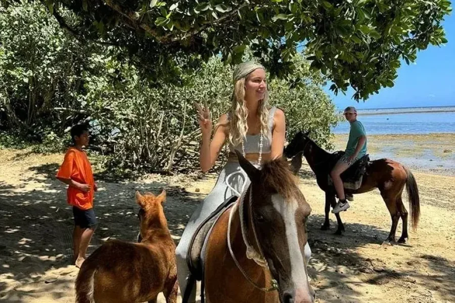 Coral Coast Beach Horse Riding